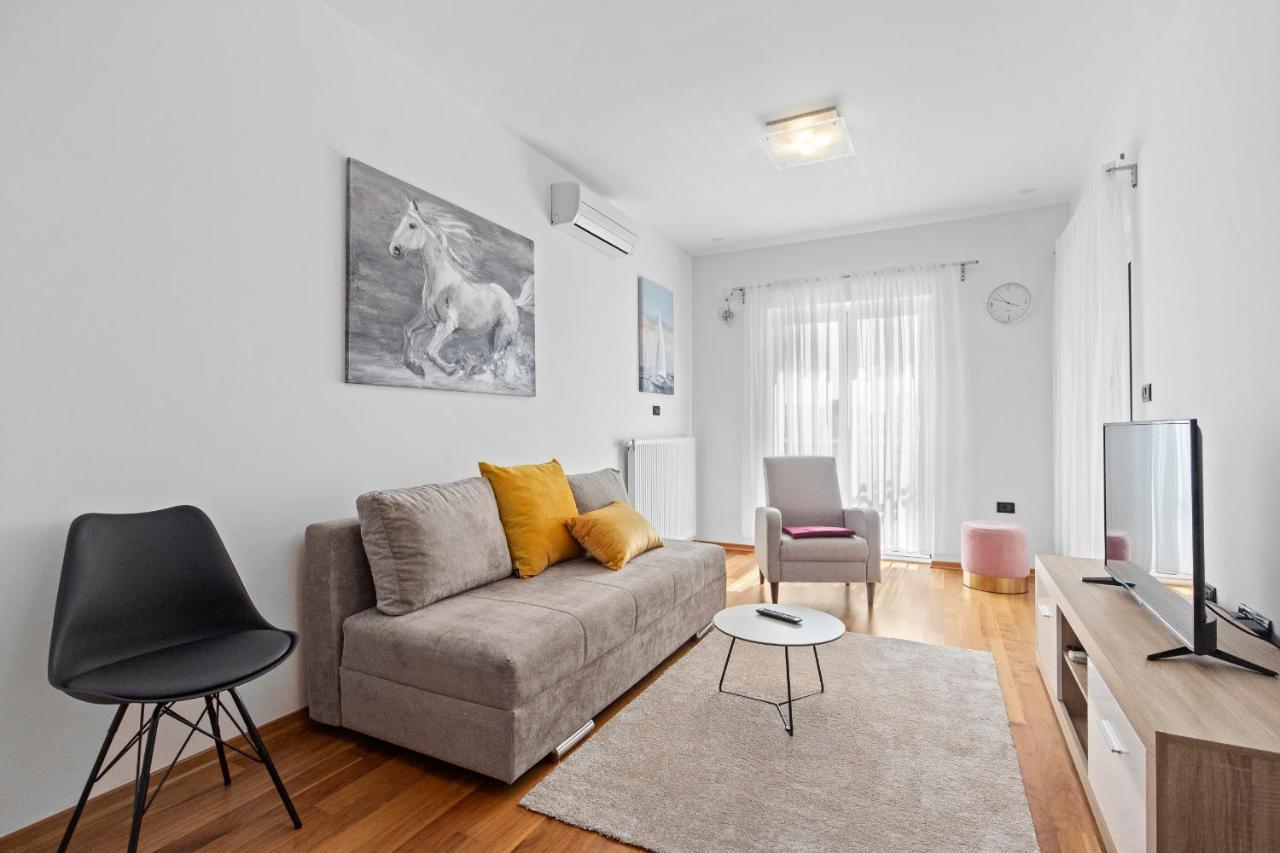Feniks Fazana Apartman Eksteriør bilde